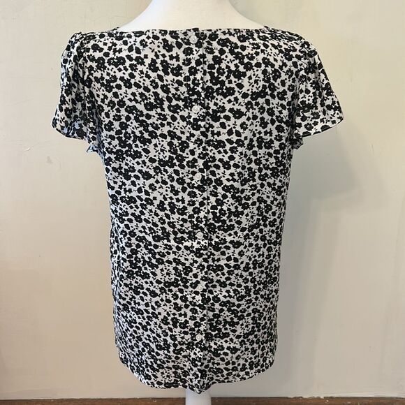 LOFT black white floral cap sleeve button back blouse Size S EUC - Picture 5 of 9